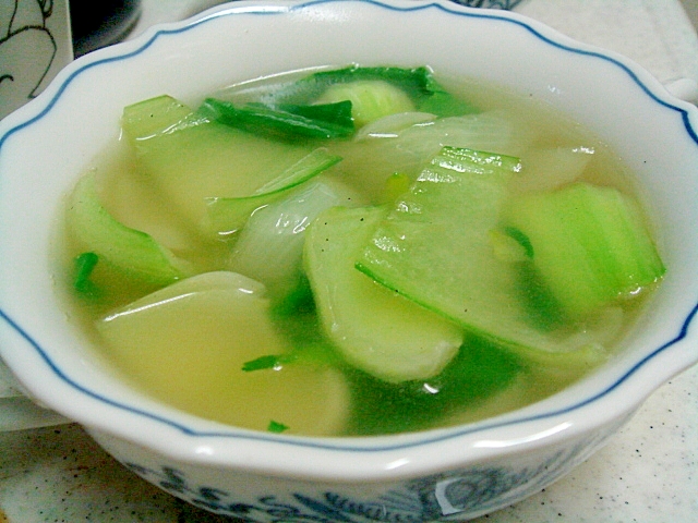 青梗菜と玉葱の中華スープ
