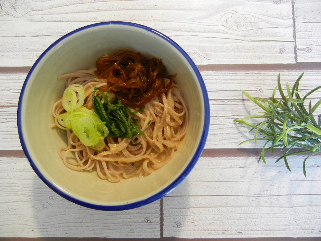 納豆ソースのもずく蕎麦