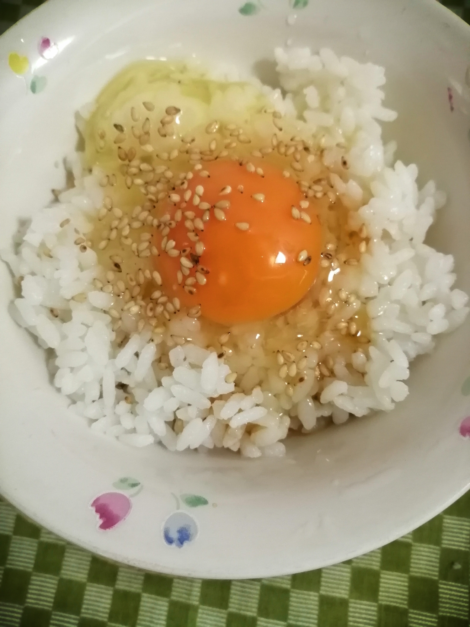 ごまとごま油とつゆ卵かけご飯