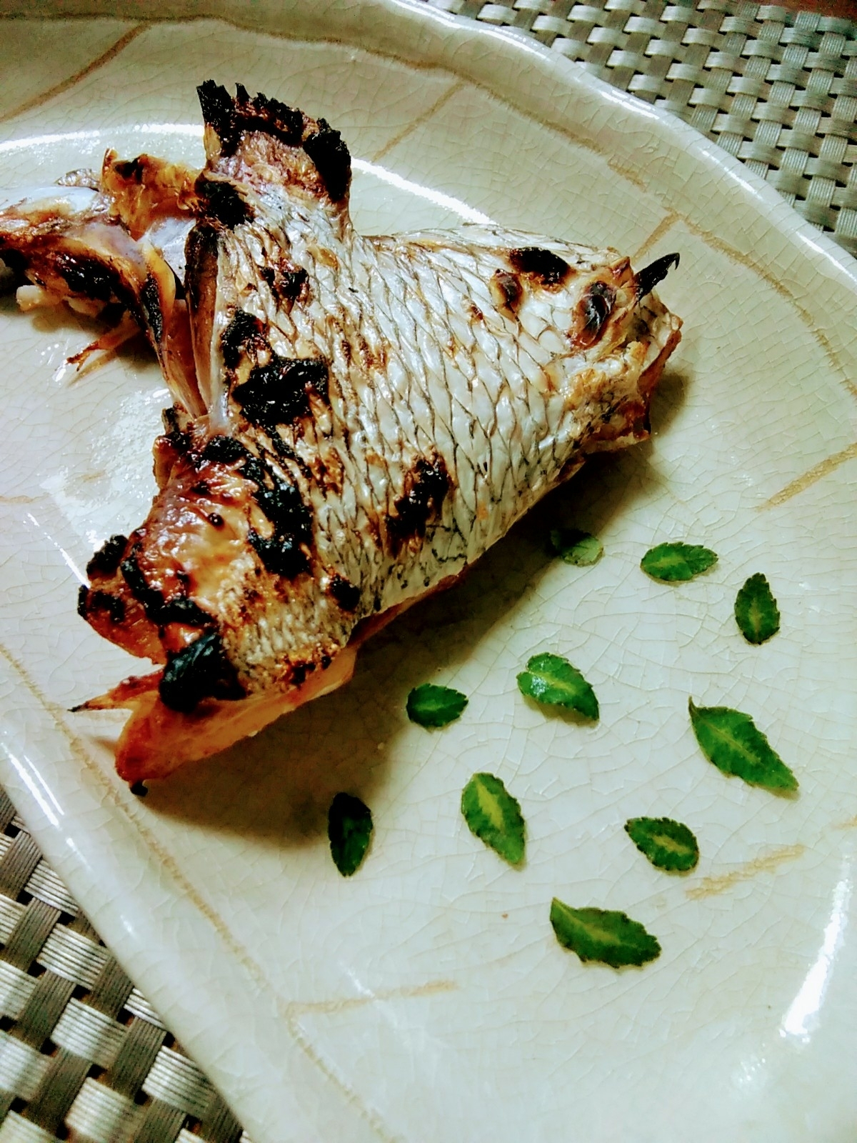 鯛のカマ焼き（山椒添え)