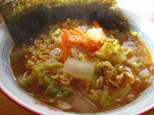 白菜でインスタントラーメン（味噌味）