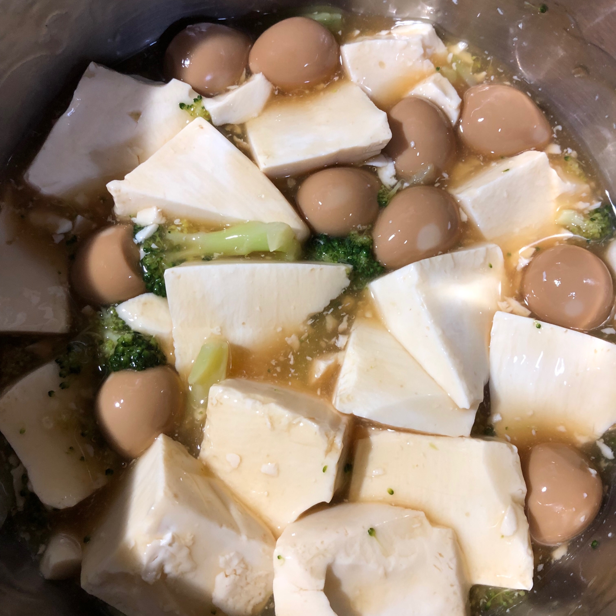 うずらとブロッコリーのとろみ豆腐