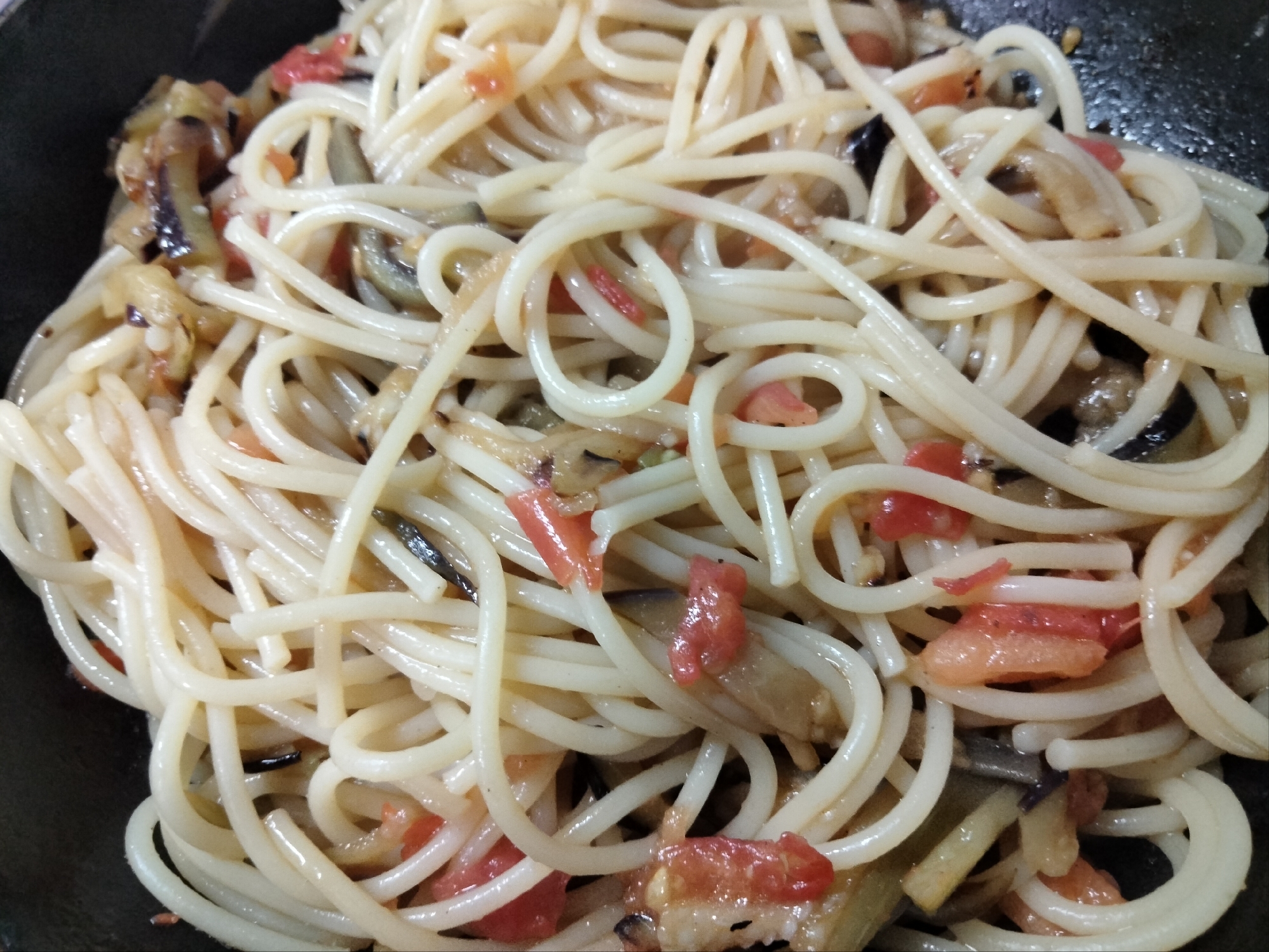 なすとトマトのコンソメパスタ 炒め