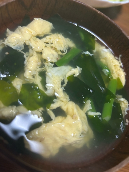小松菜と卵とわかめの中華スープ