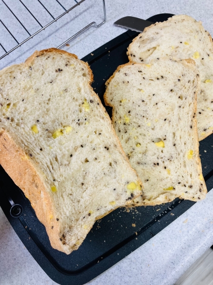 ホームベーカリーでさつまいもと黒ごま食パン☆