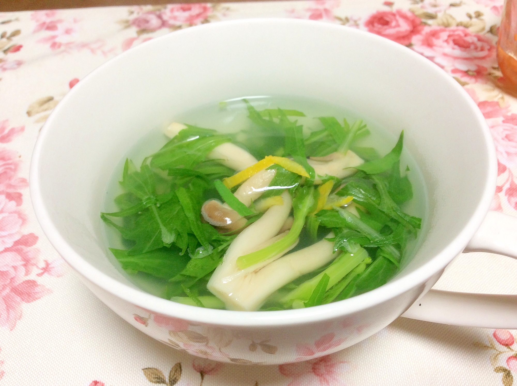 夕飯におすすめ 蕎麦湯で簡単に水菜としめじのスープ レシピ 作り方 By やなママ 楽天レシピ