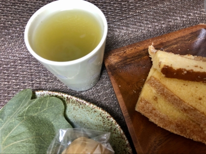 ちょっと緑茶が濃いめに出てしまいましたが、、美味しく淹れれました♪
和菓子などに合わせてます！