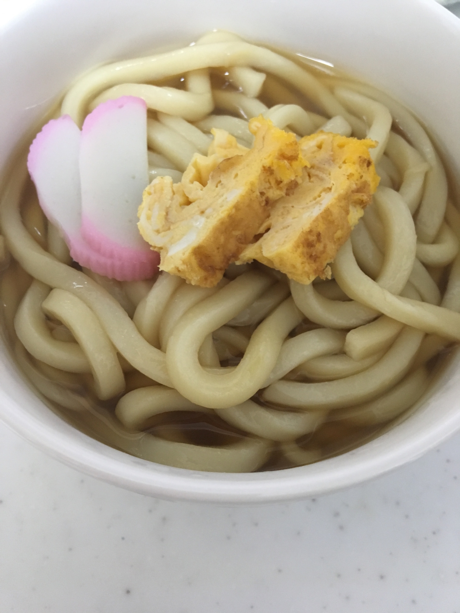 麺つゆで簡単☆卵焼きと蒲鉾のうどん(^○^)