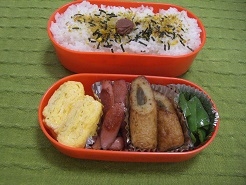 mimi2385さん、こんにちは♪レタスなしでごめんなさいm(__)m
お弁当(左から２番目)に入れました。ご馳走様でした(*^_^*)