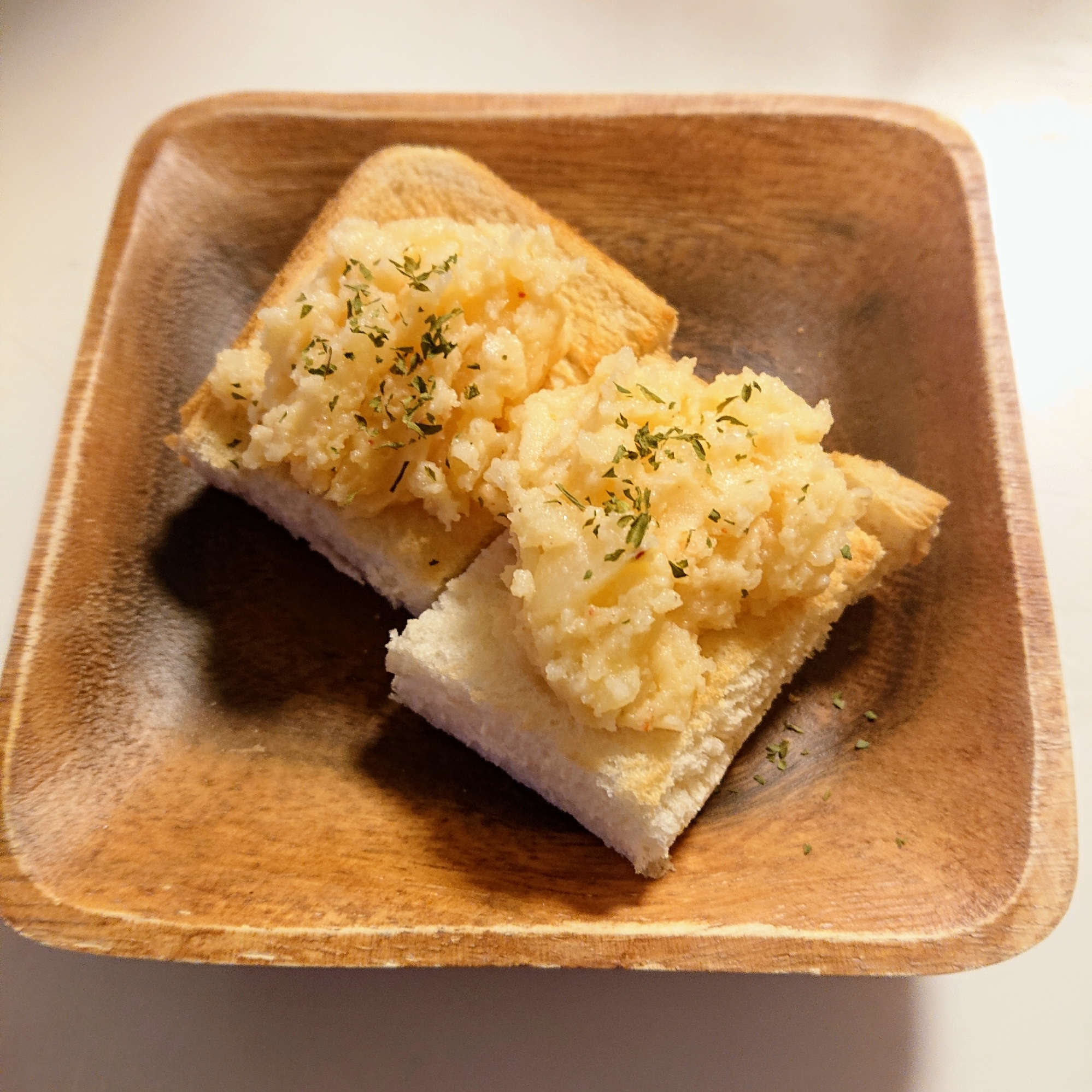 基本のタラモサラダ~カリカリ食パン添え~