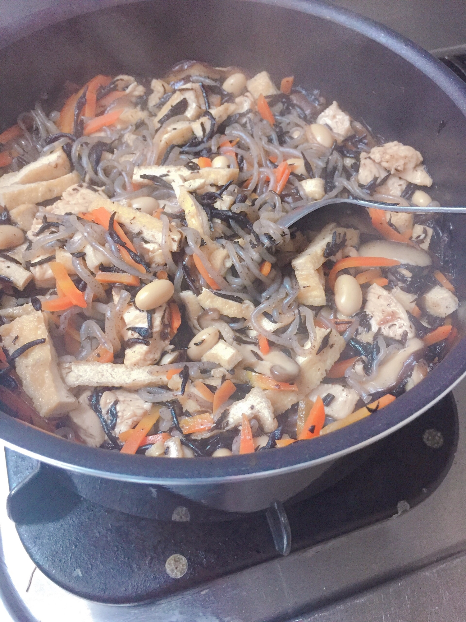 麺つゆで簡単☆お肉☆糸こんにゃく入りのひじき煮