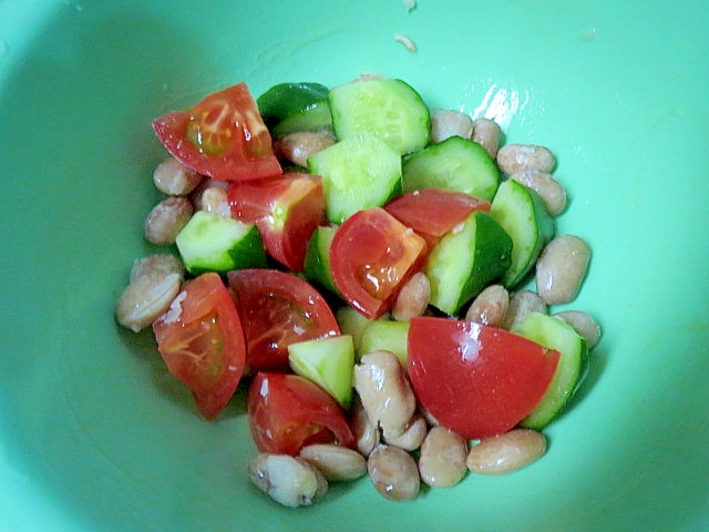豆とトマトときゅうりのサラダ