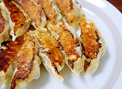 ニラなしでさっぱり、旬の白菜を使った餃子!