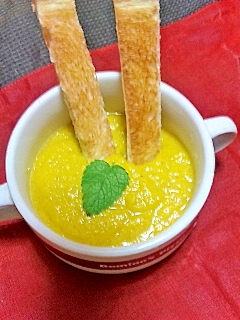 トースト入り！かぼちゃスープのカレー風味