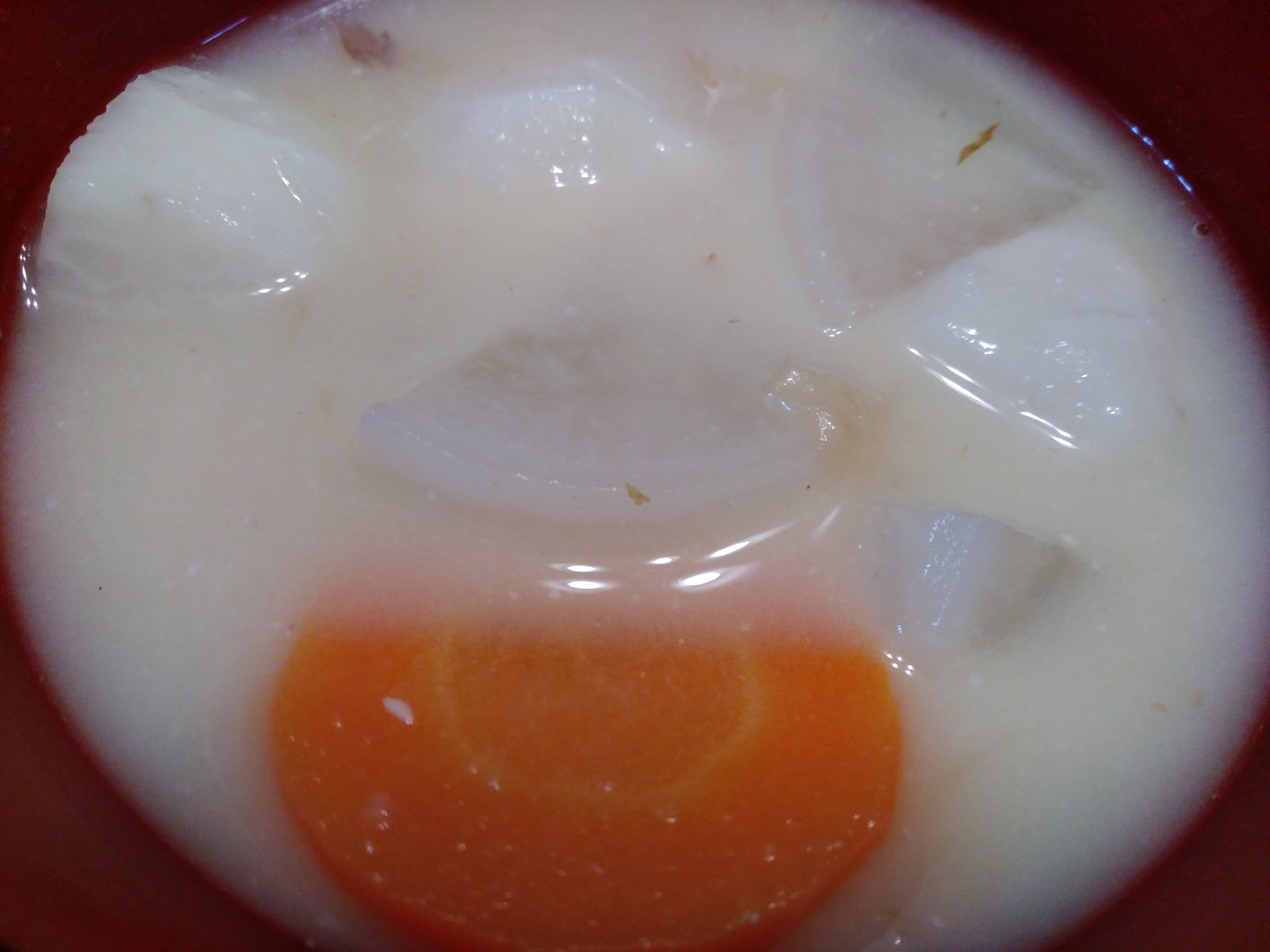 里芋の味噌汁 (白味噌バージョン)