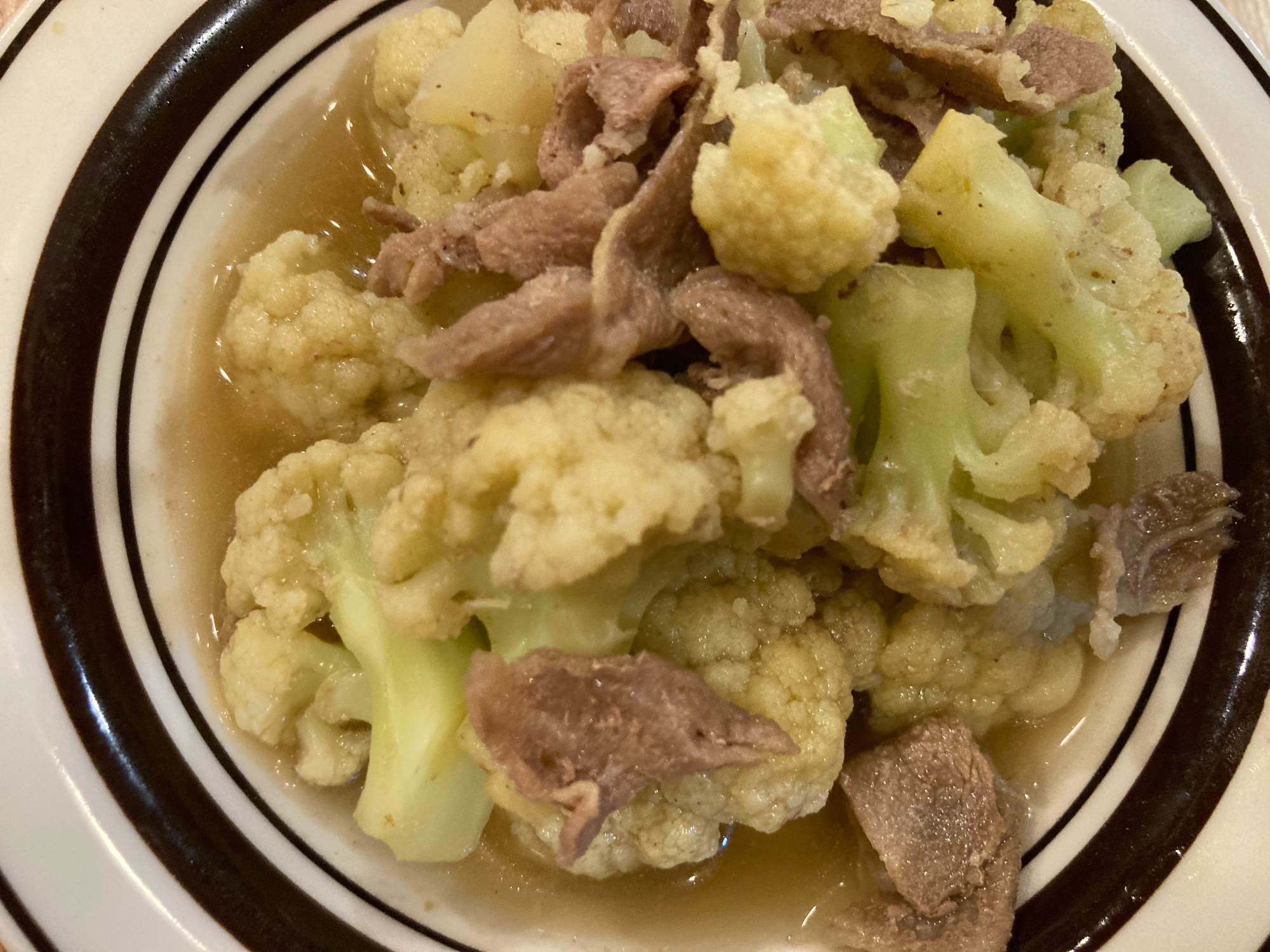 カリフラワーと豚肉のカレー風味煮