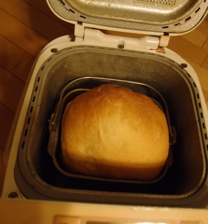 スクエア型が無いので、レシピの配合を参考にHBで焼きました
美味しいパンが焼けました
レシピ有難うございます