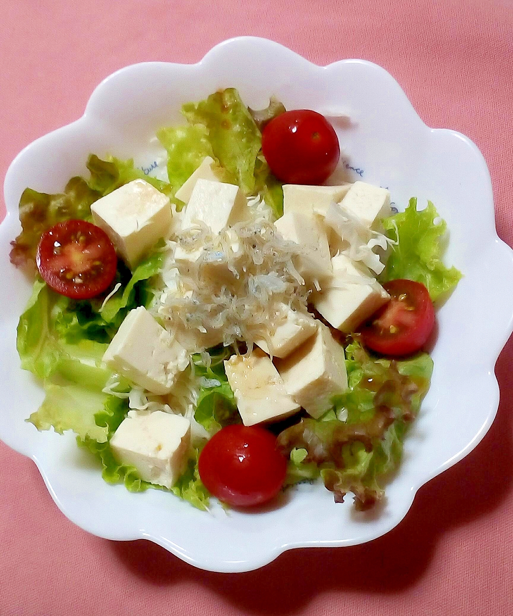 チョコレートチェリートマトとじゃこのサラダ