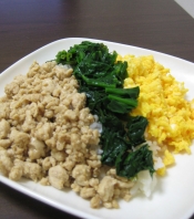 9ヶ月からの離乳食 赤ちゃんの三色丼 鶏そぼろ レシピ 作り方 By ひしょ1125 楽天レシピ 9ヶ月からの離乳食 赤ちゃんの三色丼 鶏そぼろ レシピ 作り方 By ひしょ1125 楽天レシピ