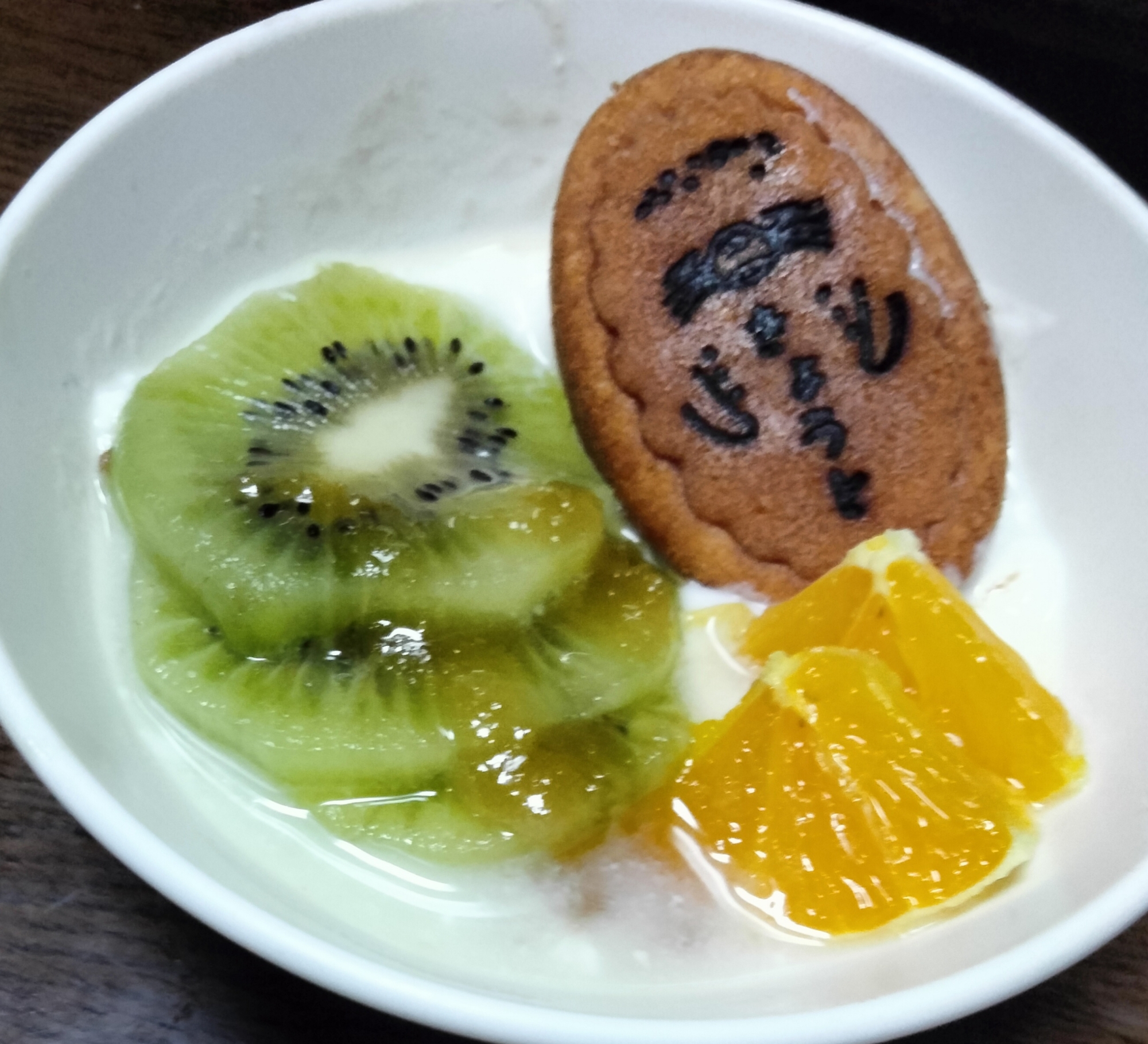 今日のヨーグルト♡キウイネーブル&お土産菓子