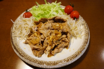 爽やかでフルーティーな味わい！豚のりんご生姜焼き