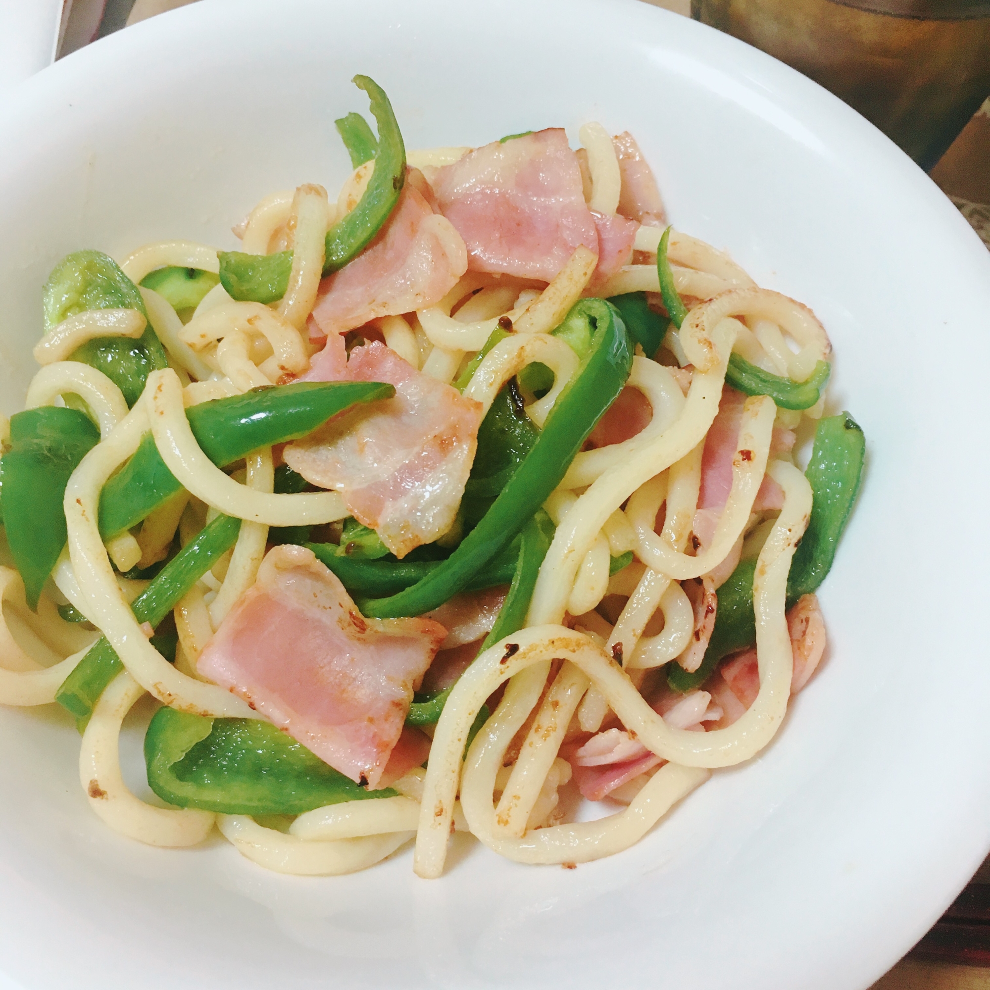 ベーコンとピーマンのオイスター焼うどん