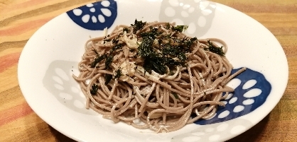 オリーブオイルを切らしてたので、サラダ油で作りました。
お蕎麦はパスタより罪悪感が少なくて良いですよね。