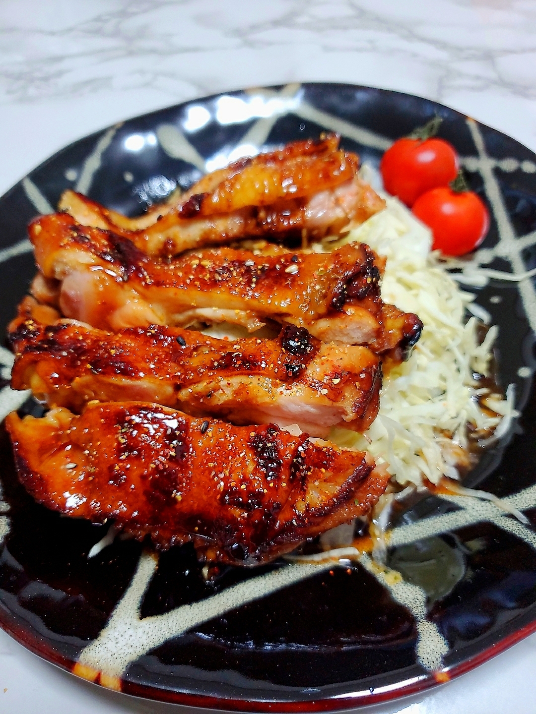 鶏モモ肉のニンニク七味唐辛子焼き