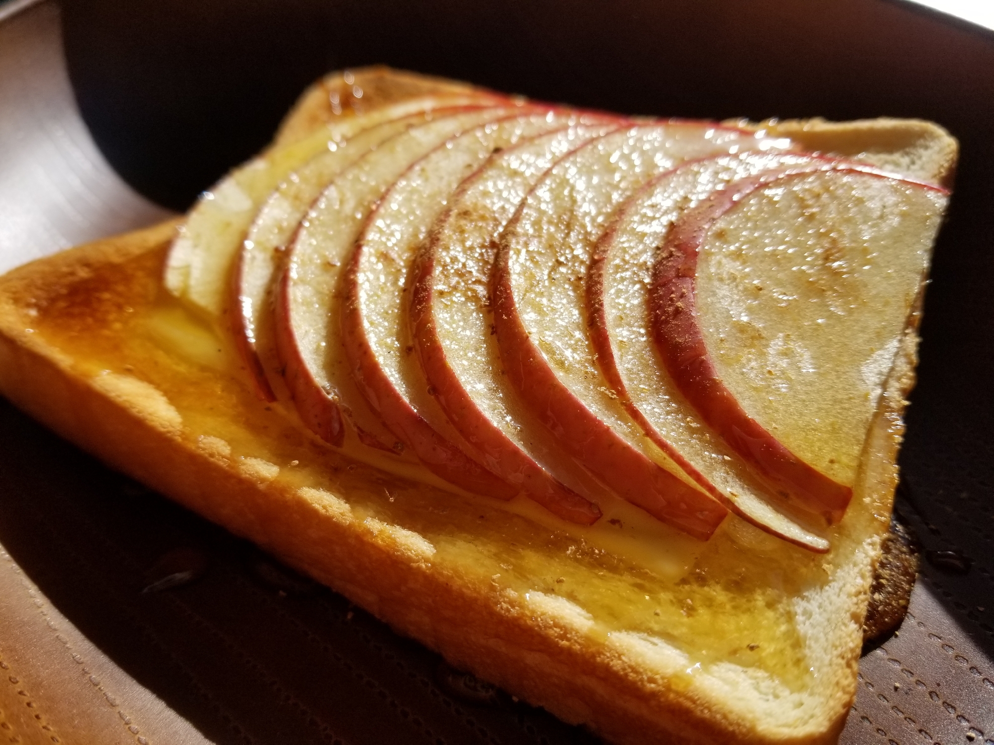 相性バツグン！りんごとはちみつでスイーツトースト