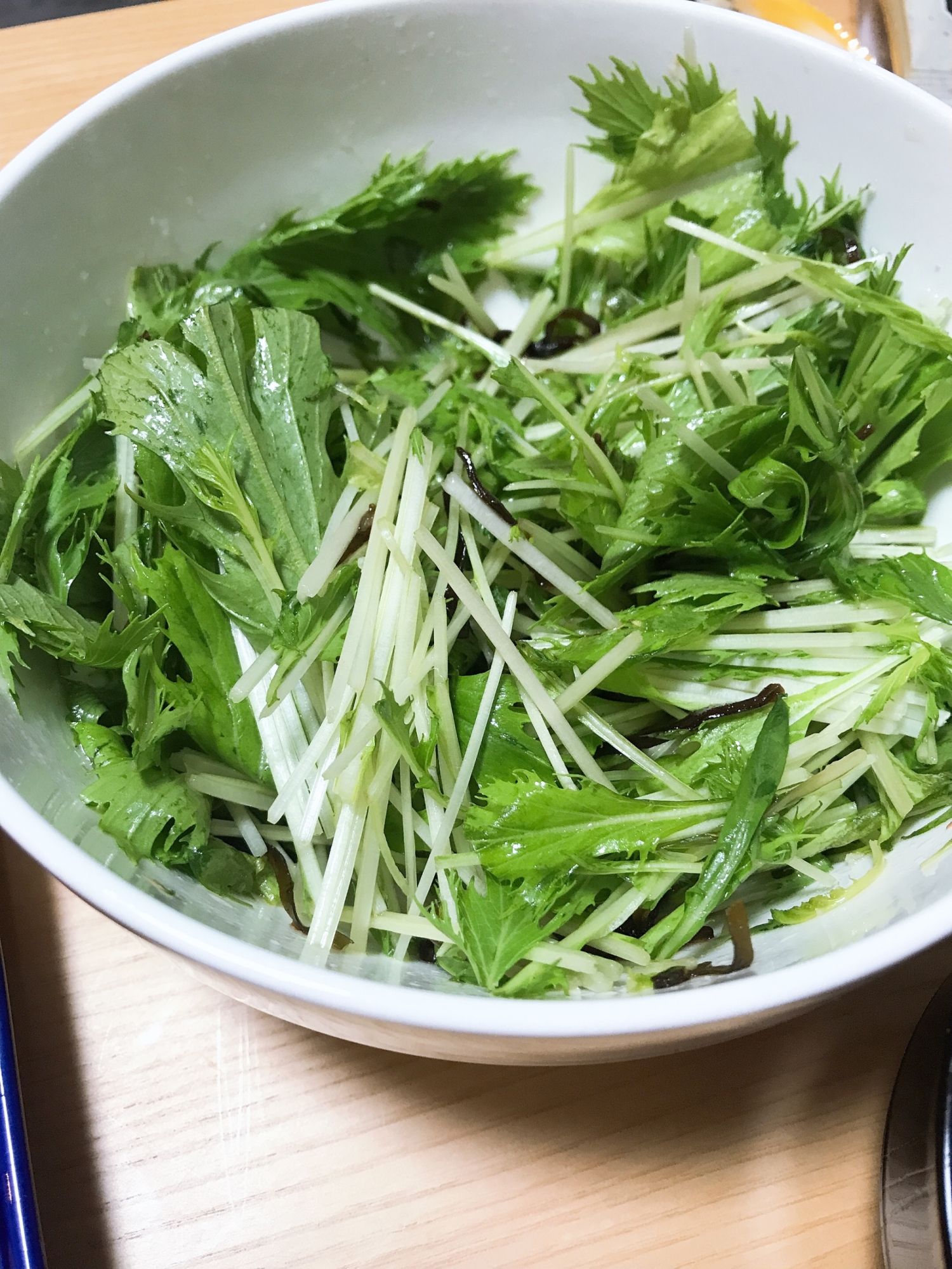クセになる！水菜のおつまみ系サラダ