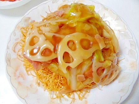 れんこんときゃべつとベーコンの　皿うどん