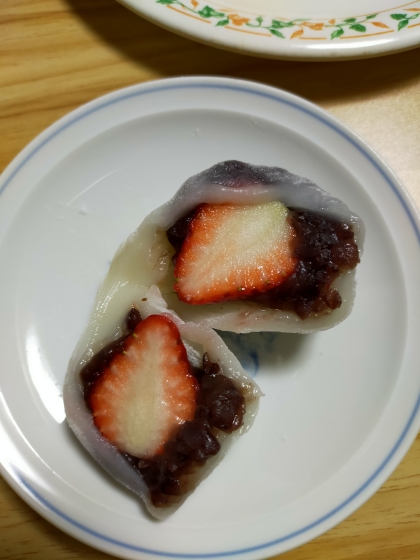 小さめのいちごを包みました。多めの片栗粉で包むのもベタつかなかったです。とても美味しかったです。