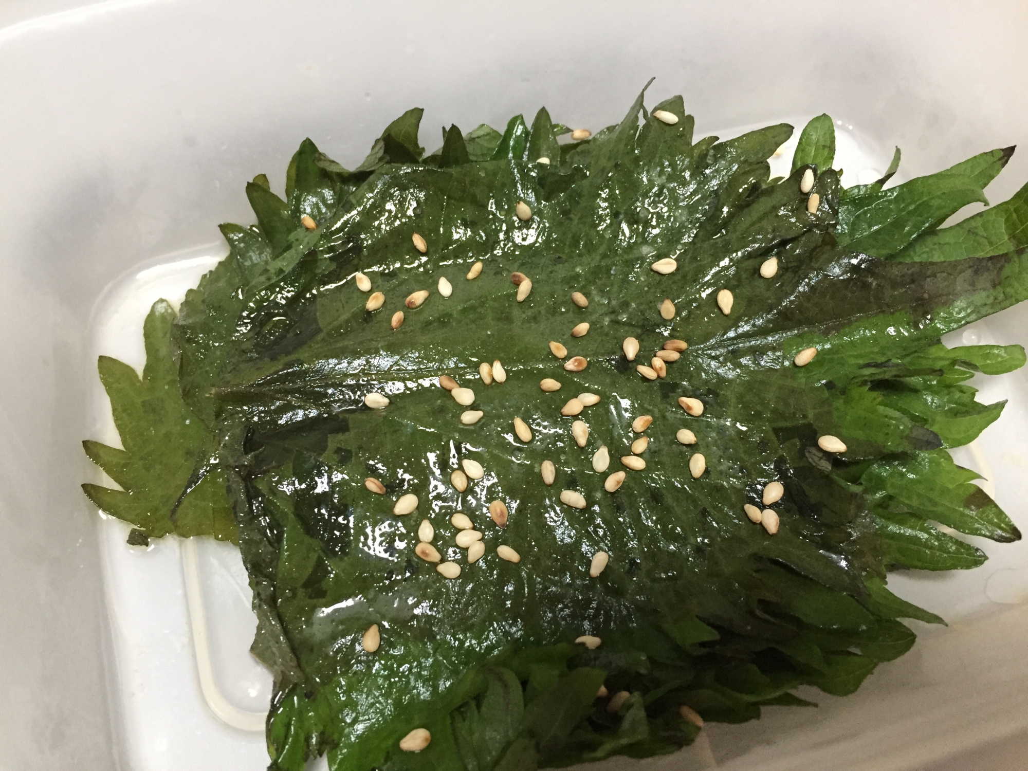 簡単 万能 シソの胡麻油 塩漬け おにぎり等に レシピ 作り方 By ぶーちゃん9315 楽天レシピ