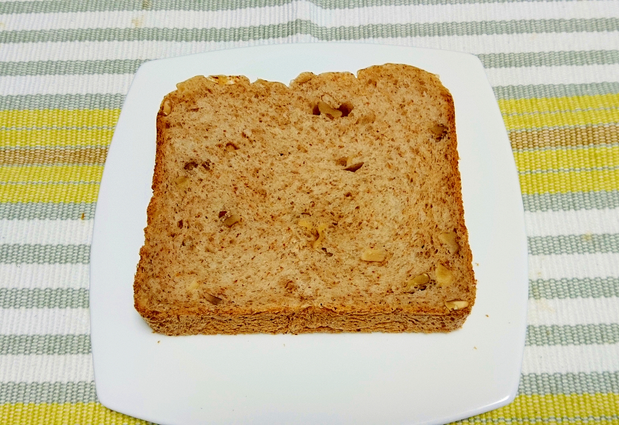 香ばしさがやみつき☆胚芽クルミ食パン