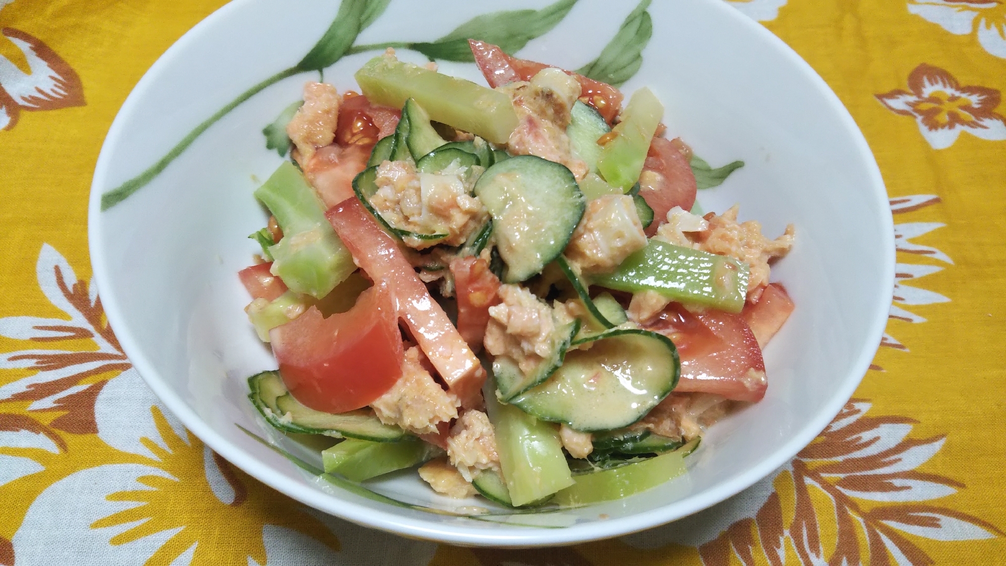 鮭の中骨缶と野菜のマヨ醤油和え☆