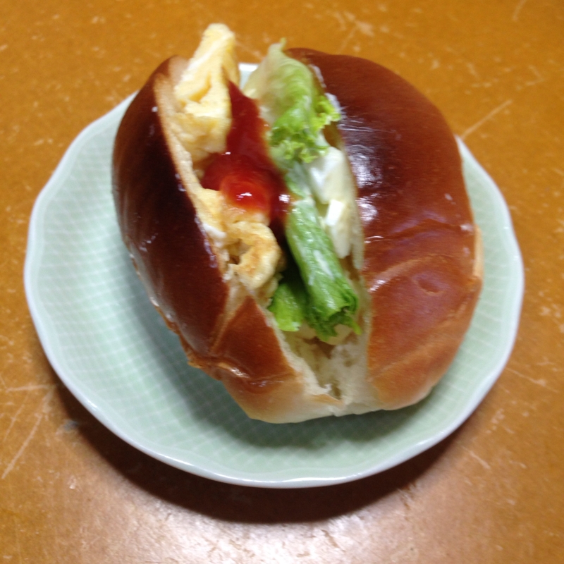 シンプル♪シンプル♪焼き卵ロールパン(*^^*)