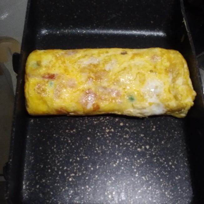 ベーコンとミックスベジタブル入のオムレツ風卵焼き