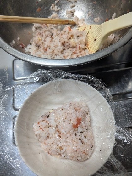 お弁当に♡梅おかかとチーズのおにぎり