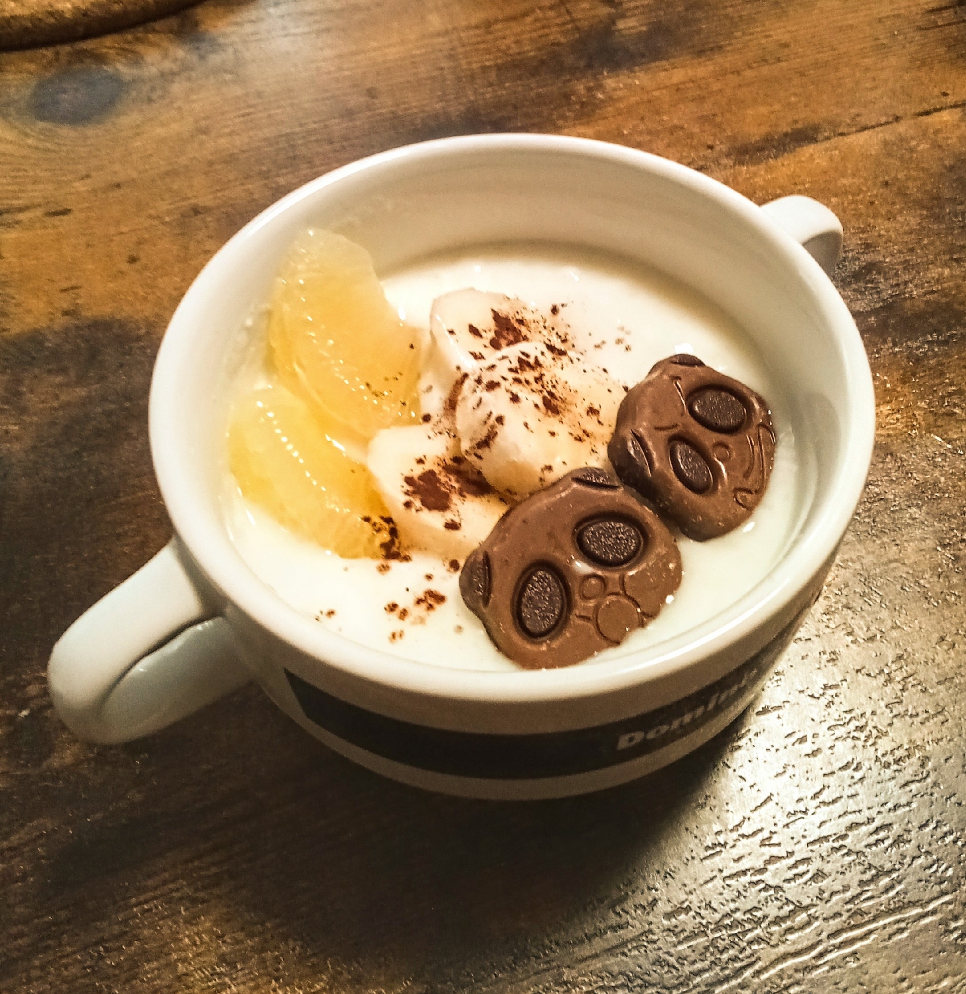 今日も簡単！！フルーツとチョコDeヨーグルト