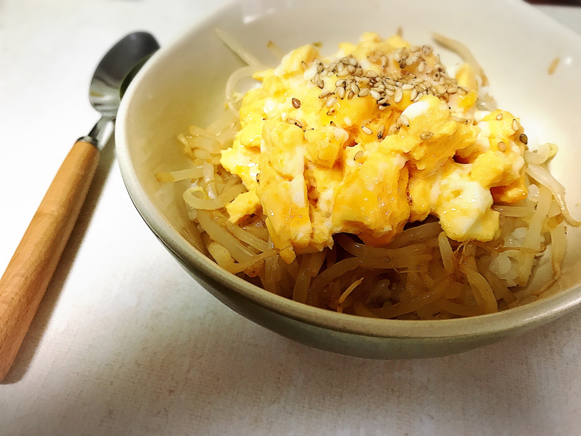 まな板、包丁いりません！！レンジで、もやし卵丼！！