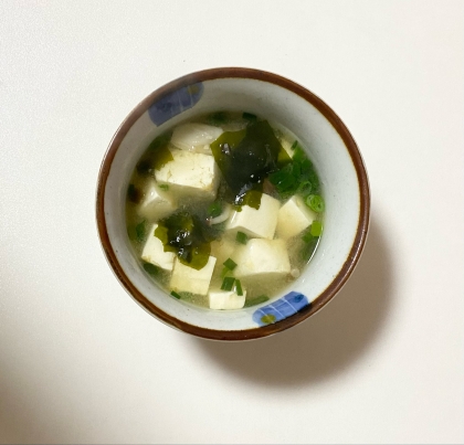 豆腐とワカメと長ネギのお味噌汁