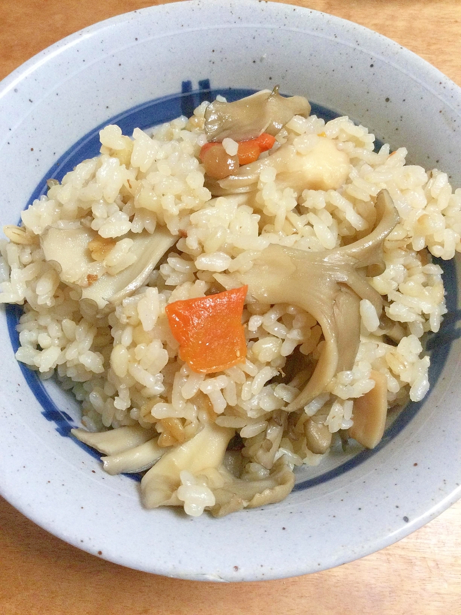 【舞茸】丸美屋とり釜めしの素を使って炊き込みご飯