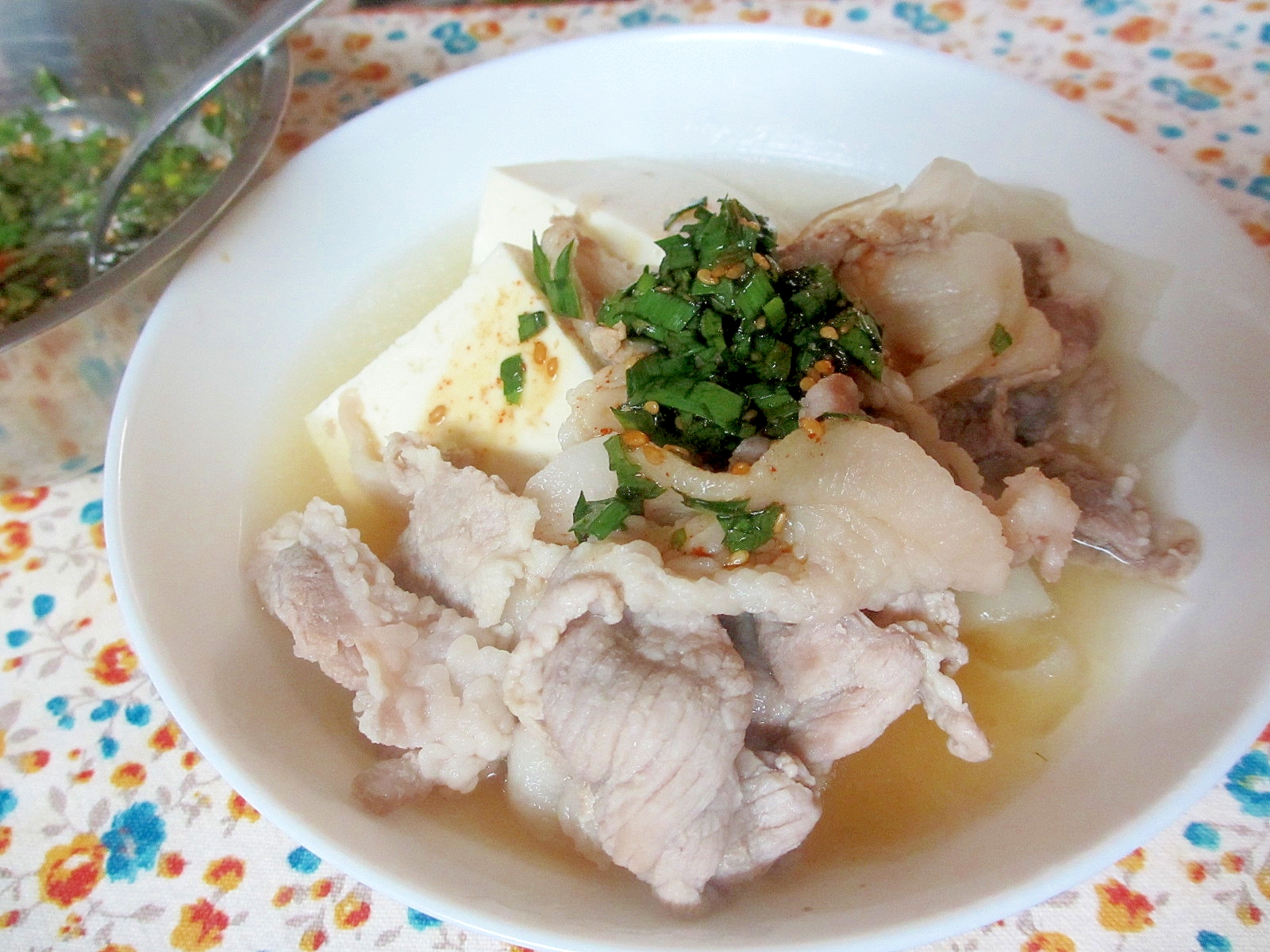 大根と豚肉のニラダレ湯豆腐