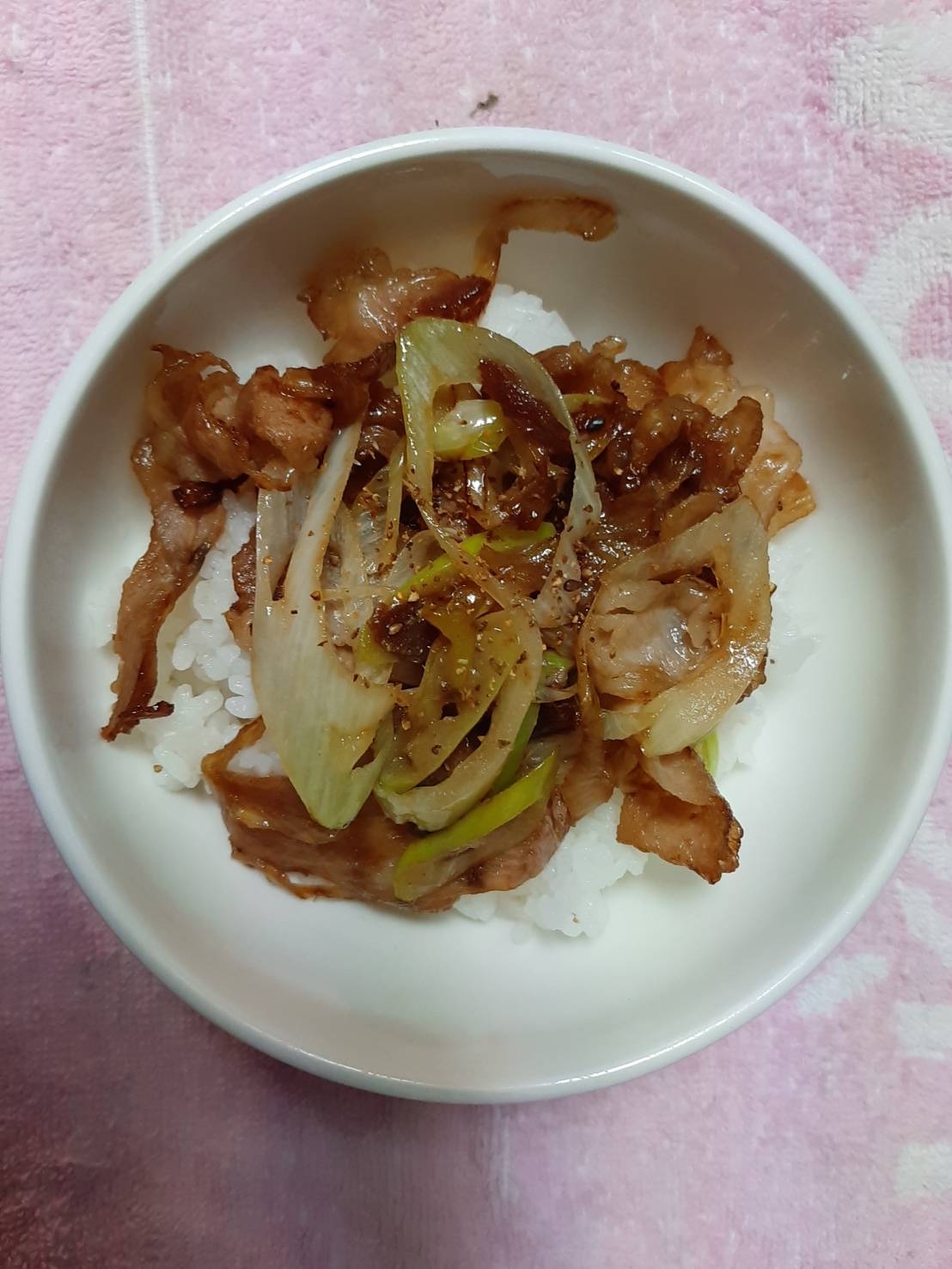 豚こま長ネギの麺つゆ炒め丼