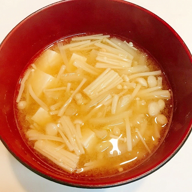 えのきと玉ねぎと豆腐の味噌汁☆