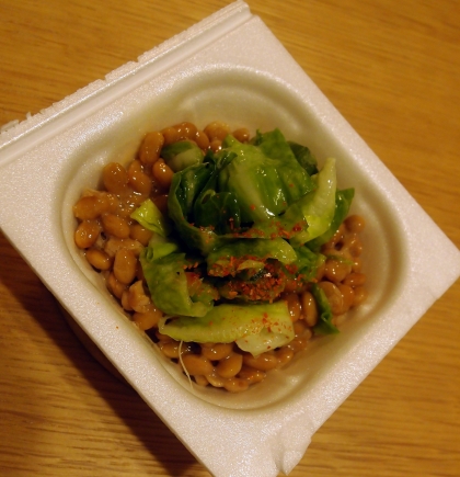 キャベツの外葉をレンジでチンして作りました
生のキャベツと納豆も美味しいですが、茹でキャベツもいいですね
美味しかったです
ご馳走様でした☆