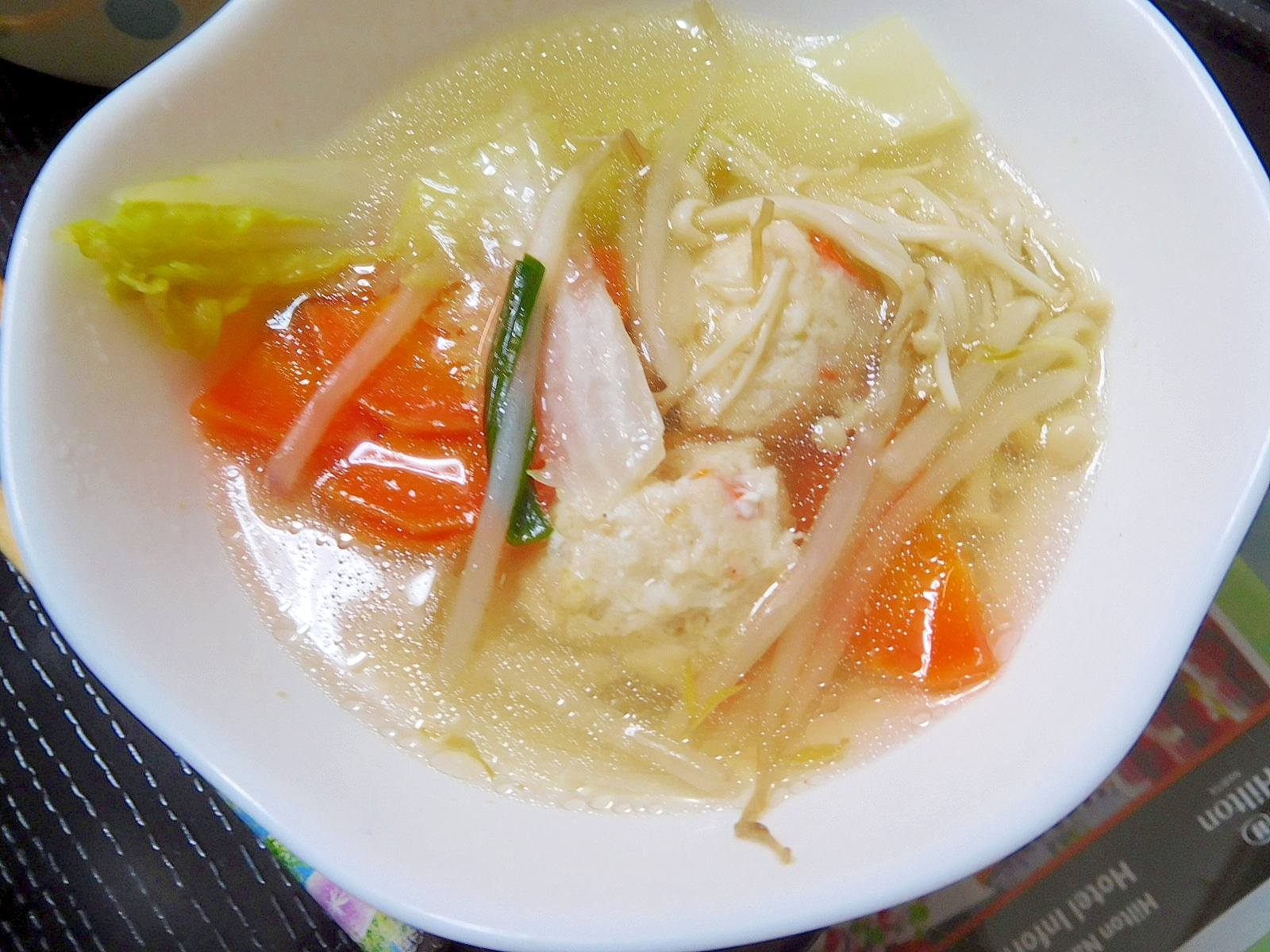 野菜たっぷり鶏団子スープ