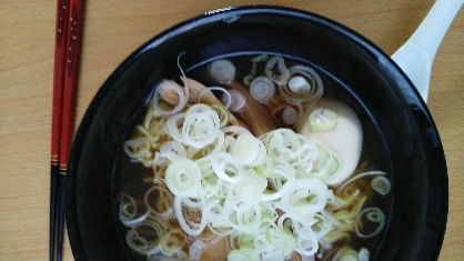 ラーメンスープって¥60くらいで売ってるけど、油ギラギラで、味もいまいち好みじゃない…
これなら、常備してる材料で簡単！おいしかったです。微調整もできますしね。