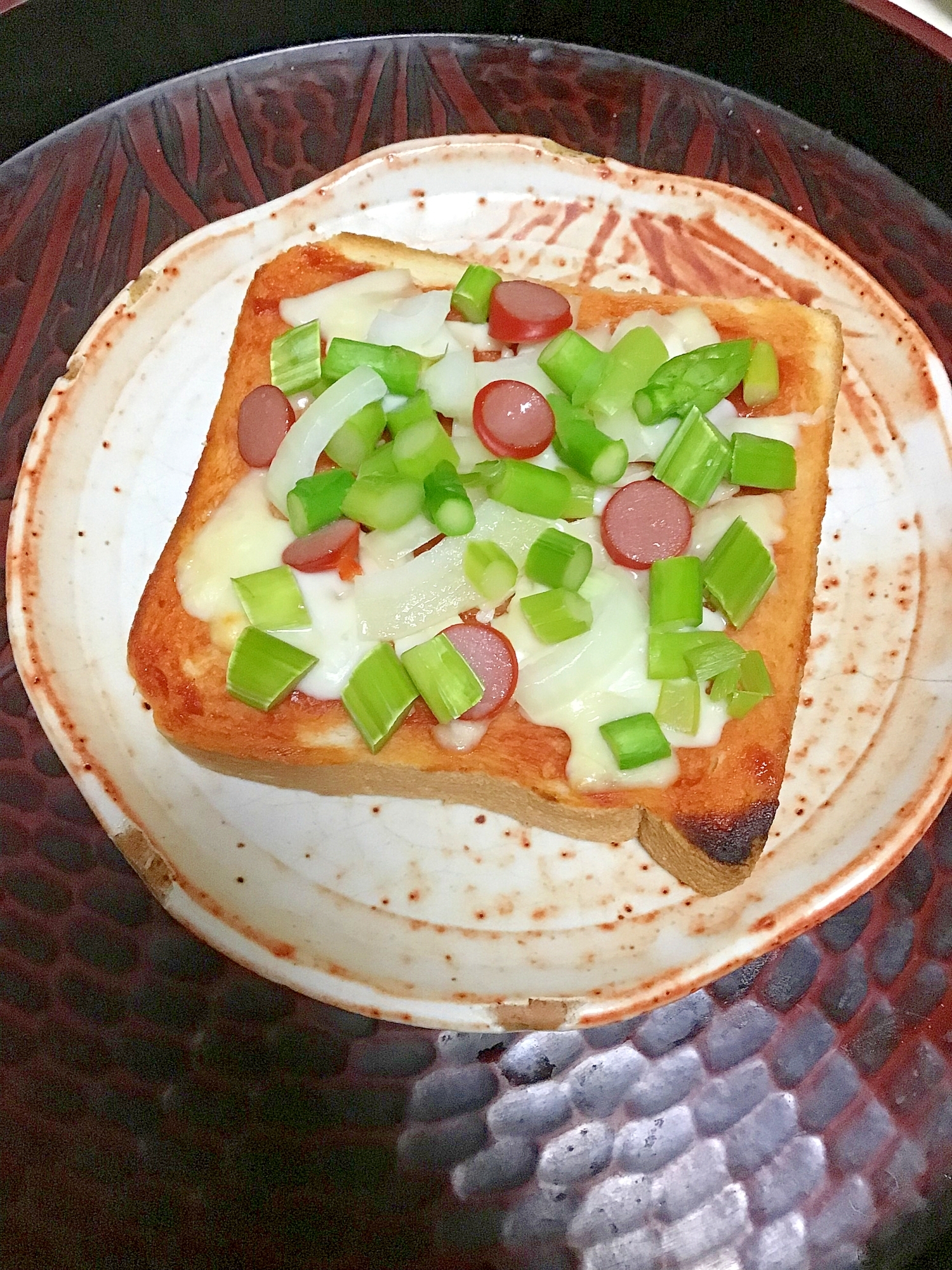 アスパラと赤ウインナーのピザトースト。