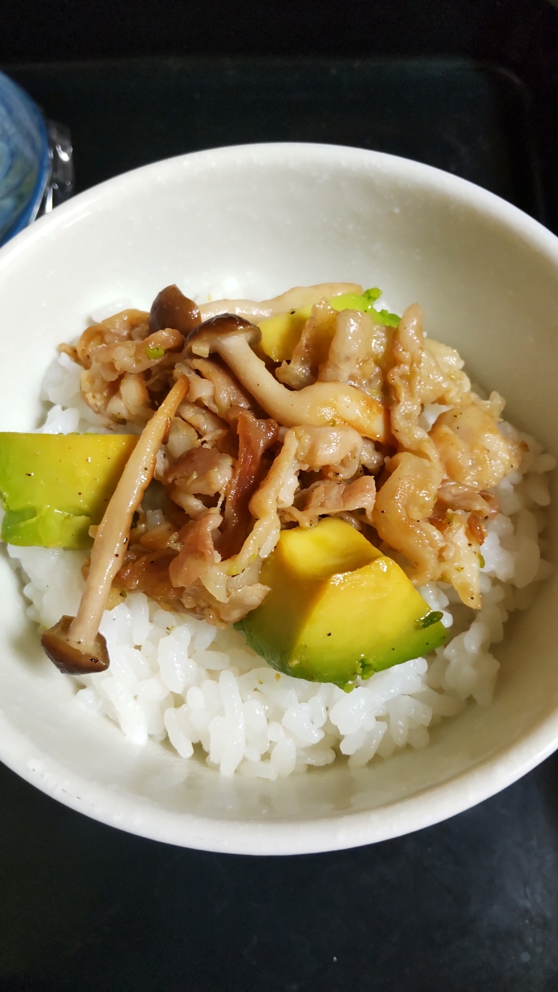 豚肉アボカド丼